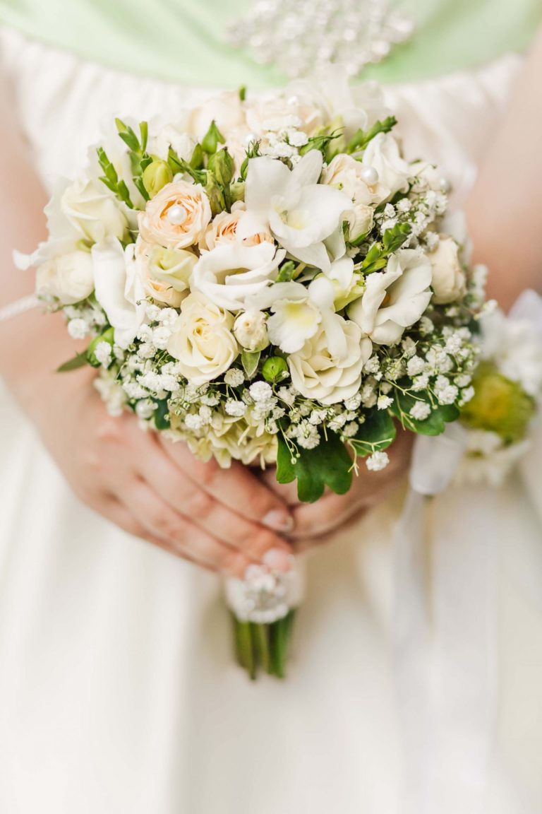 white-roses-bride-bouquet-P9TH24C-1-scaled.jpg
